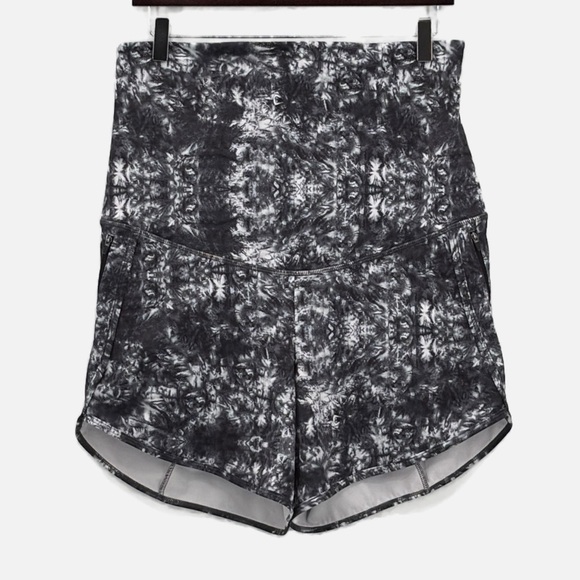 Movemama Tie Dye Activewear Shorts in Black & White - NWOT - Size Large - Picture 1 of 5